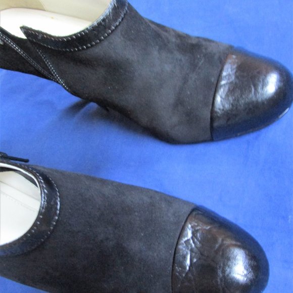 CALVIN KLEIN HIGH HEEL SUEDE BOOTIES w/LEATHER TRIM - Picture 10 of 11
